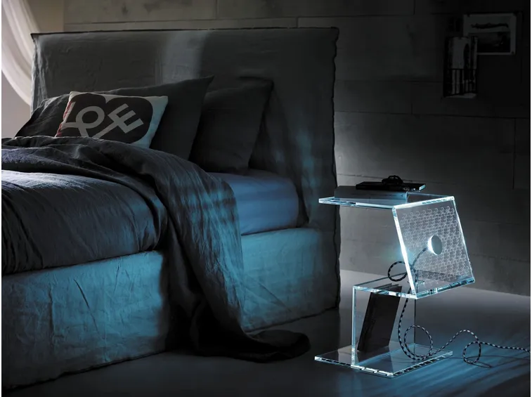 comodino tavolino con illuminazione integrata