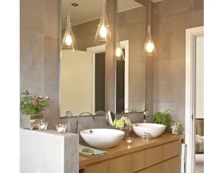 Specchio del bagno con luce