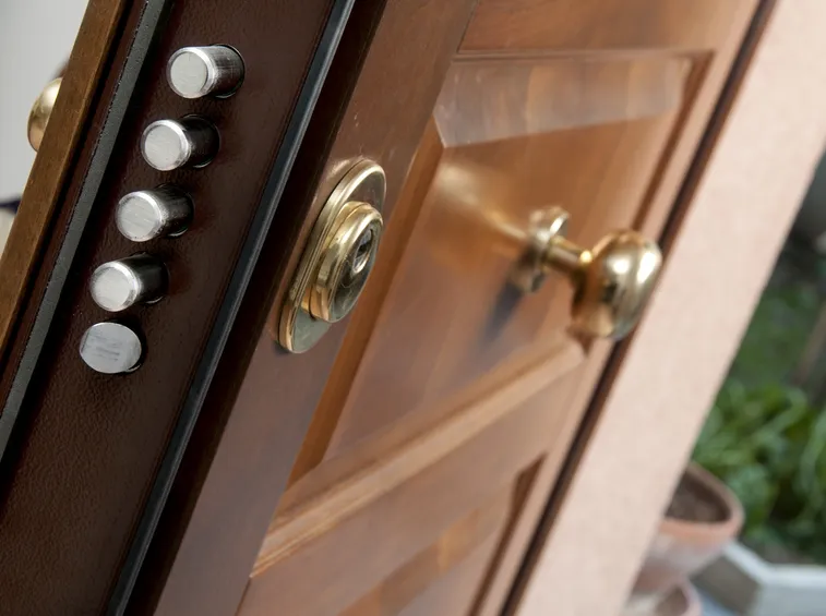 Ingresso con porta blindata