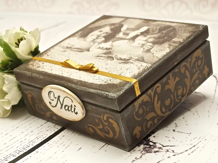 scatola decorata con il decoupage