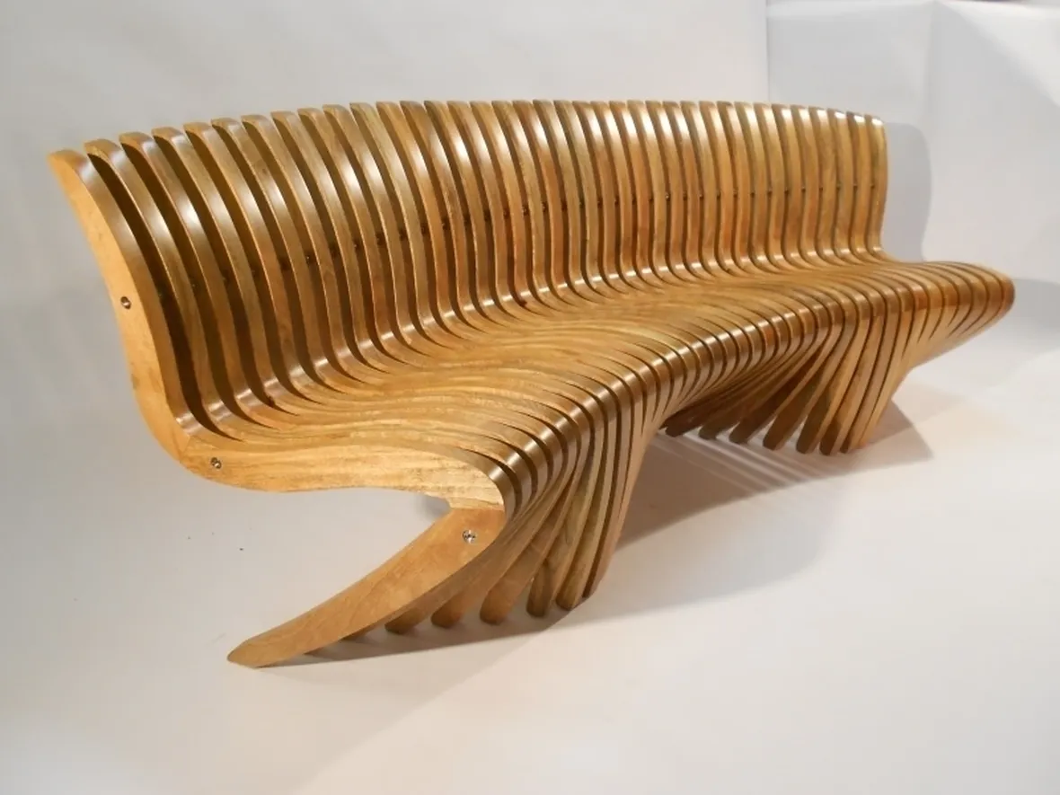 panchina in legno curvato