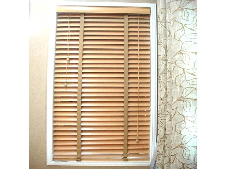 installare i frangisole in legno