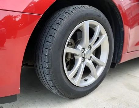 regolare pressione gomme