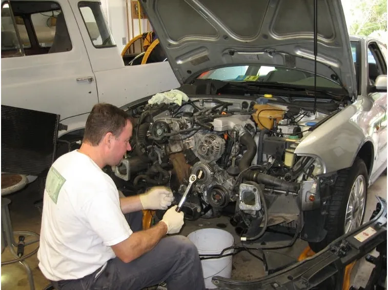 sostituire la cinghia dell'auto
