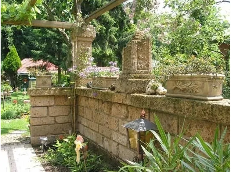 blocchi di tufo