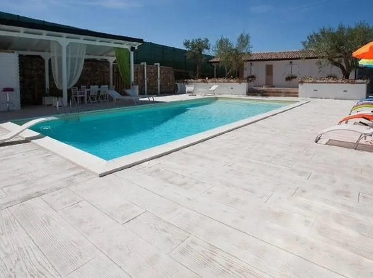 Come si pavimenta una piscina