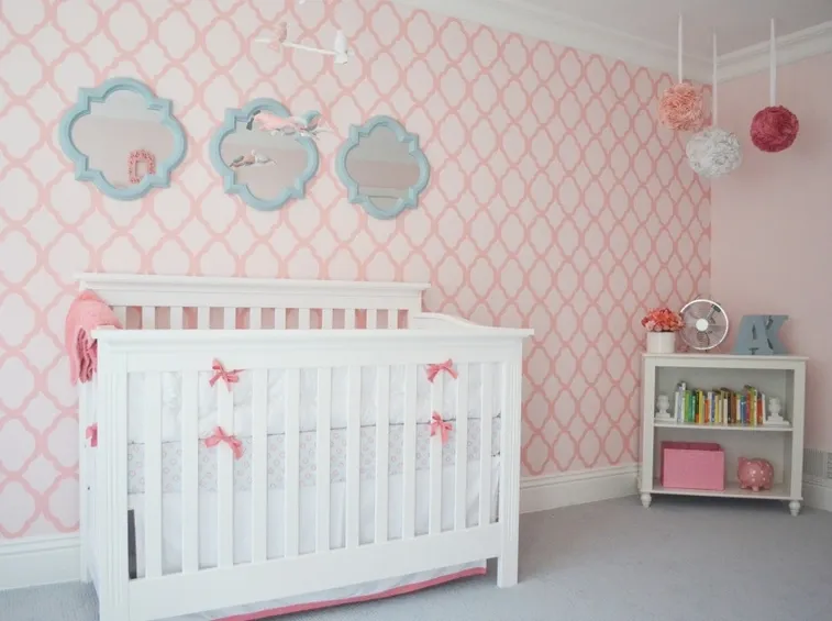 cameretta decorata con stencil