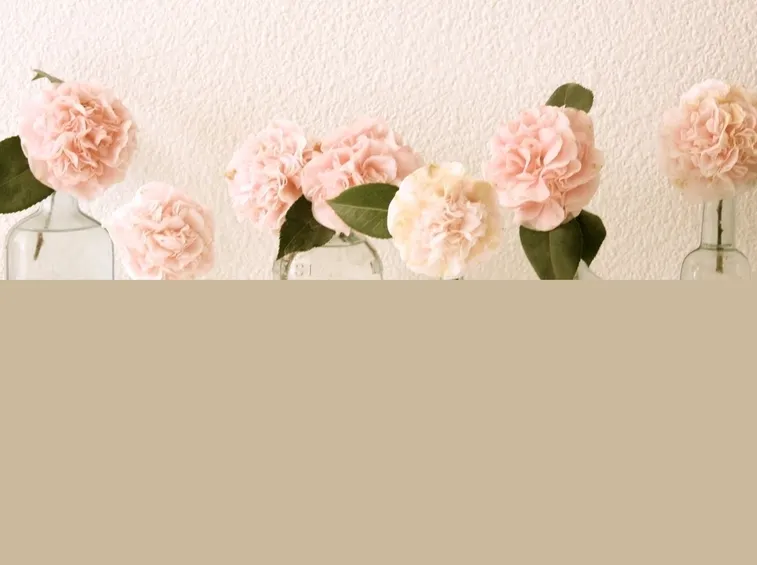 Un fascio di fiori in vaso di vetro