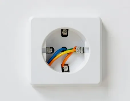 Come sostituire una presa elettrica a muro